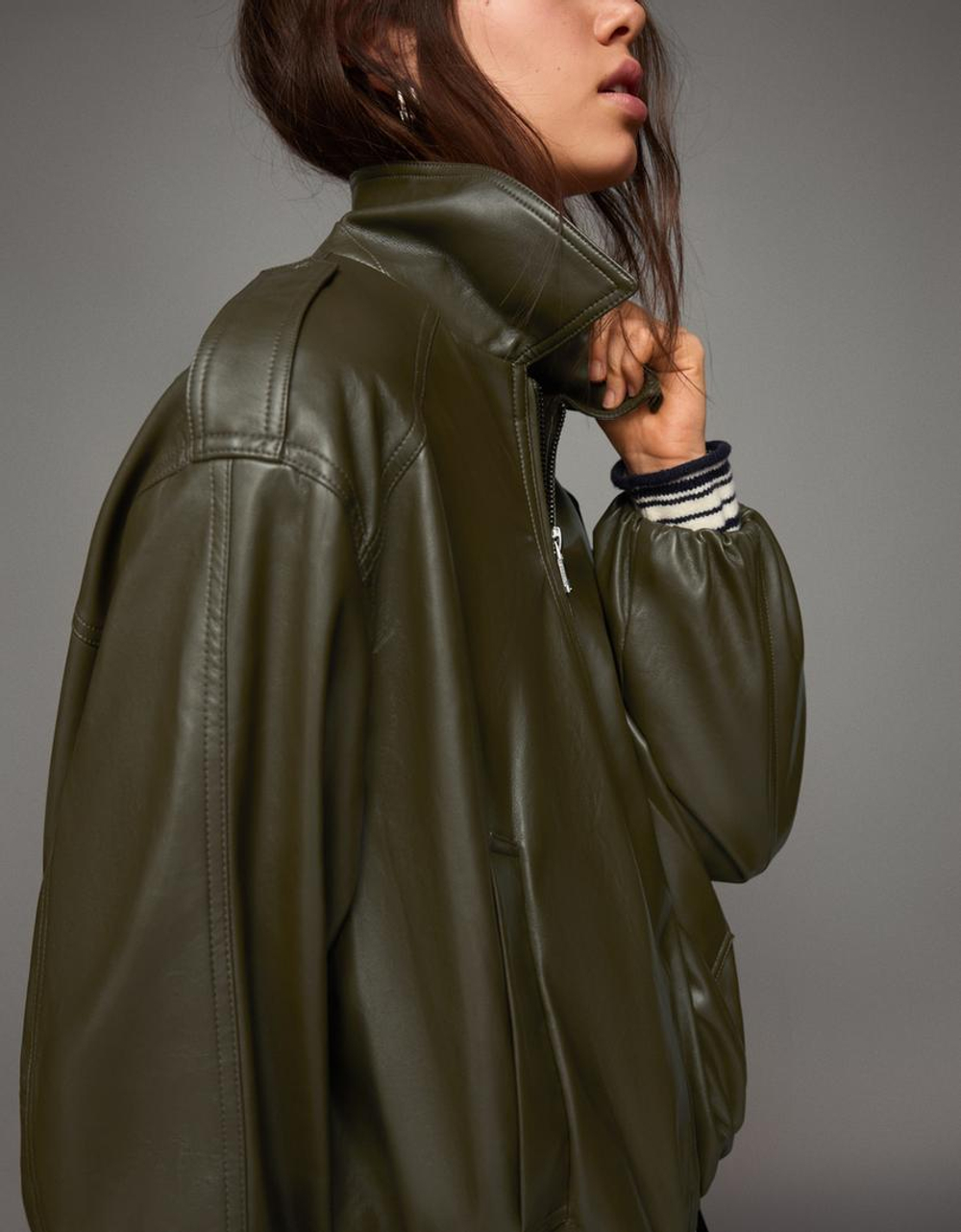 BERSHKA Куртка из искусственной кожи, хаки