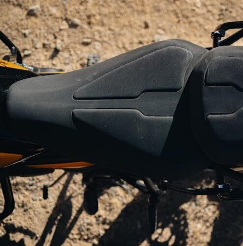 Водительское сиденье Royal Enfield Black Adventure Rider Seat Himalayan 450 KXA00427