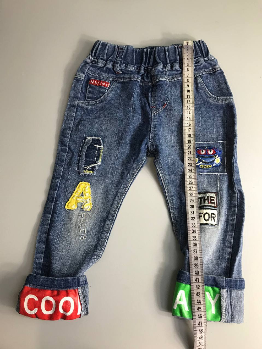 Джинсы с разноцветными отворотами на 2-3 года