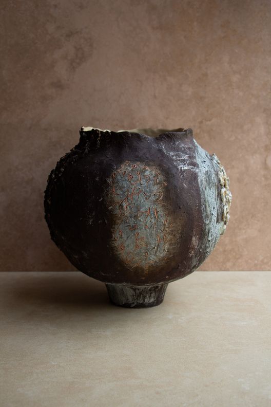 Ваза Чарита, темная / Кирия Керамика / Kyria ceramics