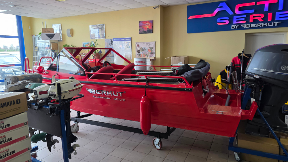 Лодка Беркут L-Jacket. В наличии.