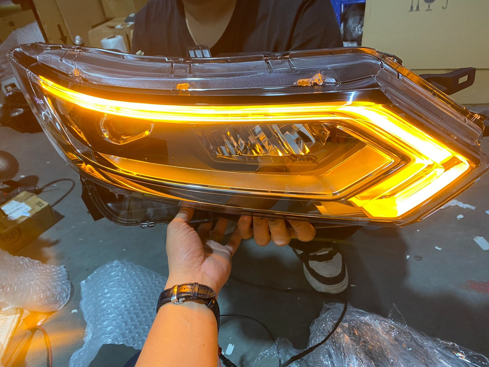 Оригинальная LED фара Nissan Qashqai J11