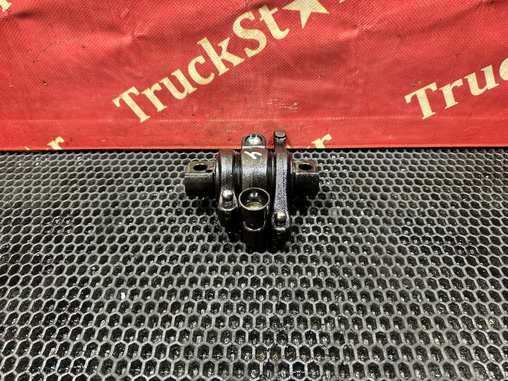 Вал рокеров в сборе