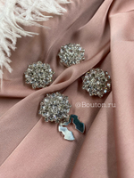 Накладка на пуговицу стразы серебристые в серебристом обрамлении (клипса)