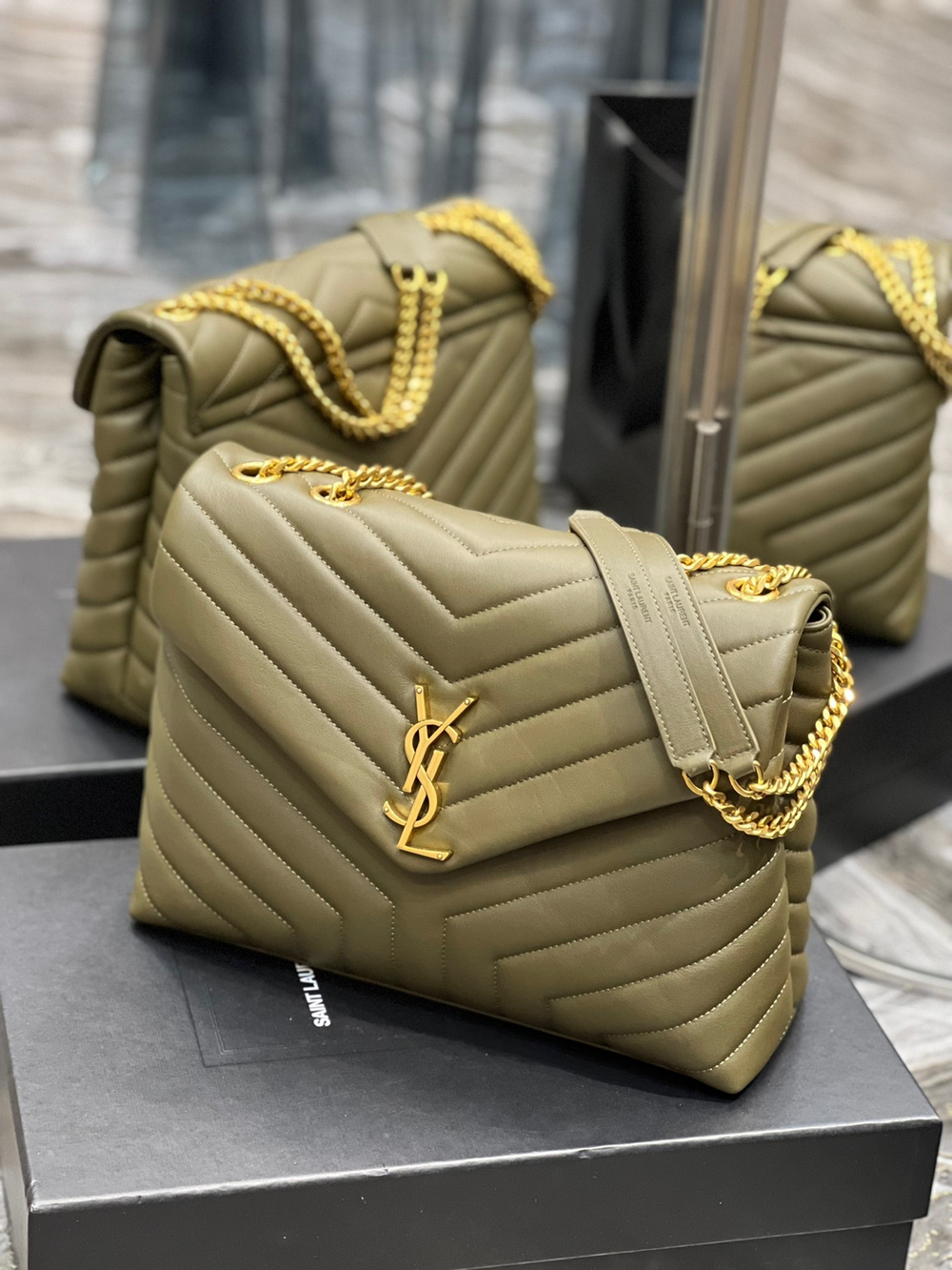 Saint Laurent Loulou 32 cm