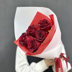 Букет из 5 красных роз