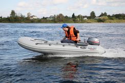 Лодка Мнев и К КАЙМАН N-330 (серый)