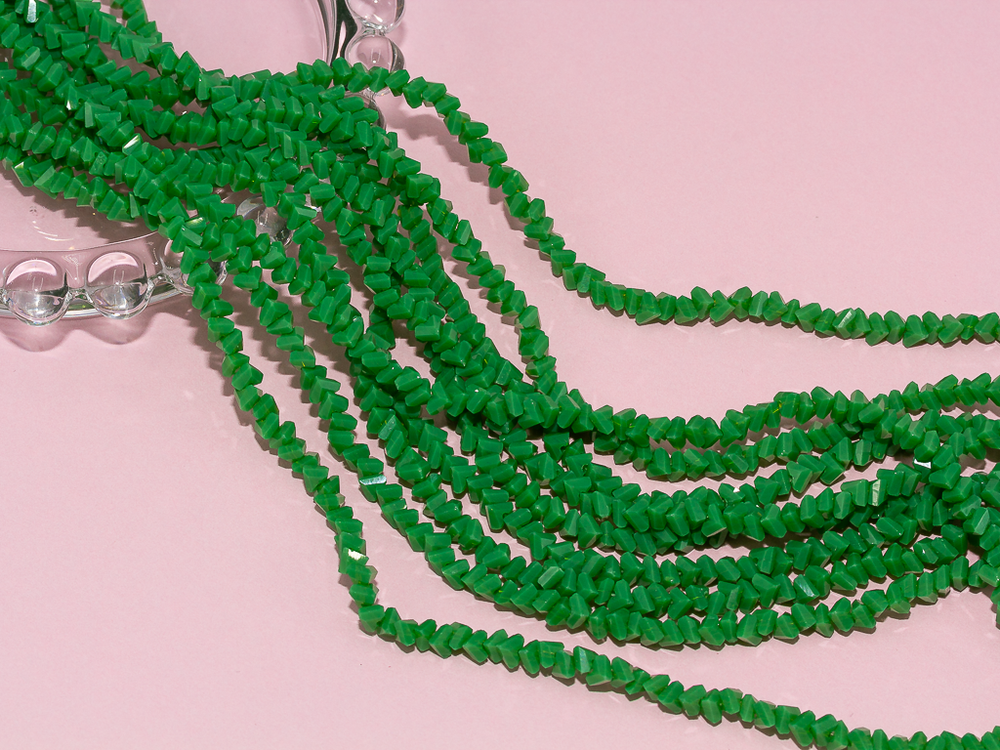 Нить бусин для украшений 4мм (ювелирное стекло)