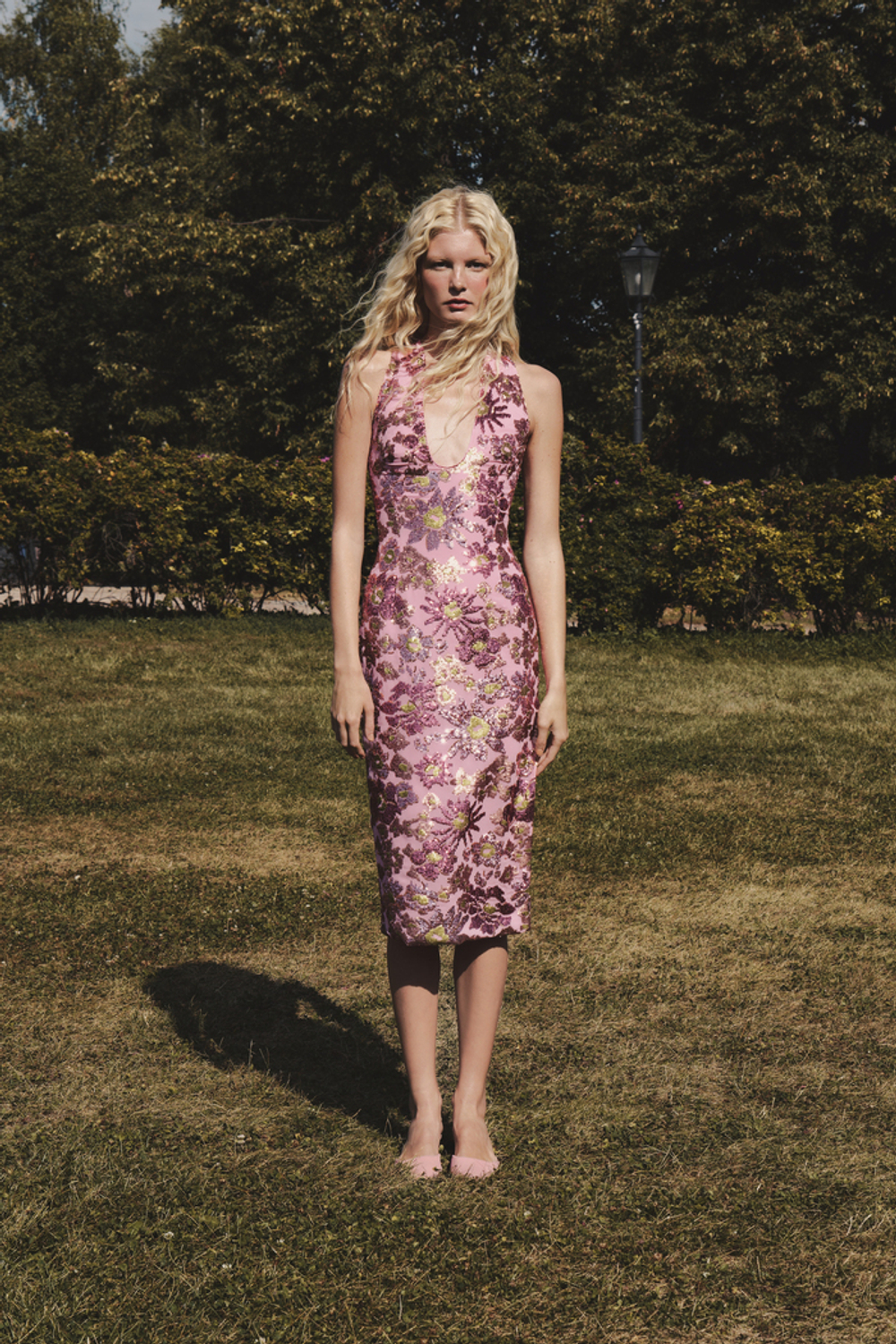 Платье миди из шифона с пайетками