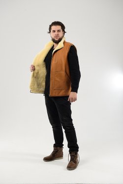 Мужской жилет из согревающей овчины