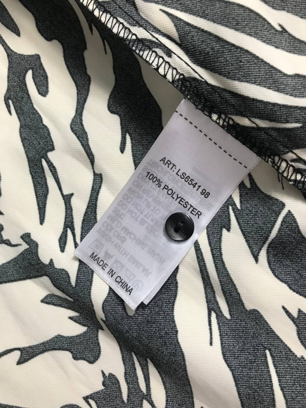 Блузка Ostin в монохроме, маркировка S, визуально 44 размер