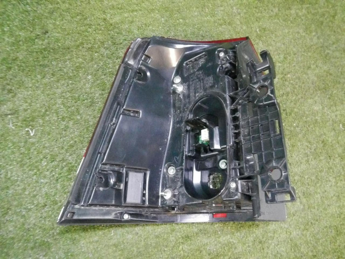 Фонарь правый внешний Toyota Land Cruiser 200 (2015-2021)