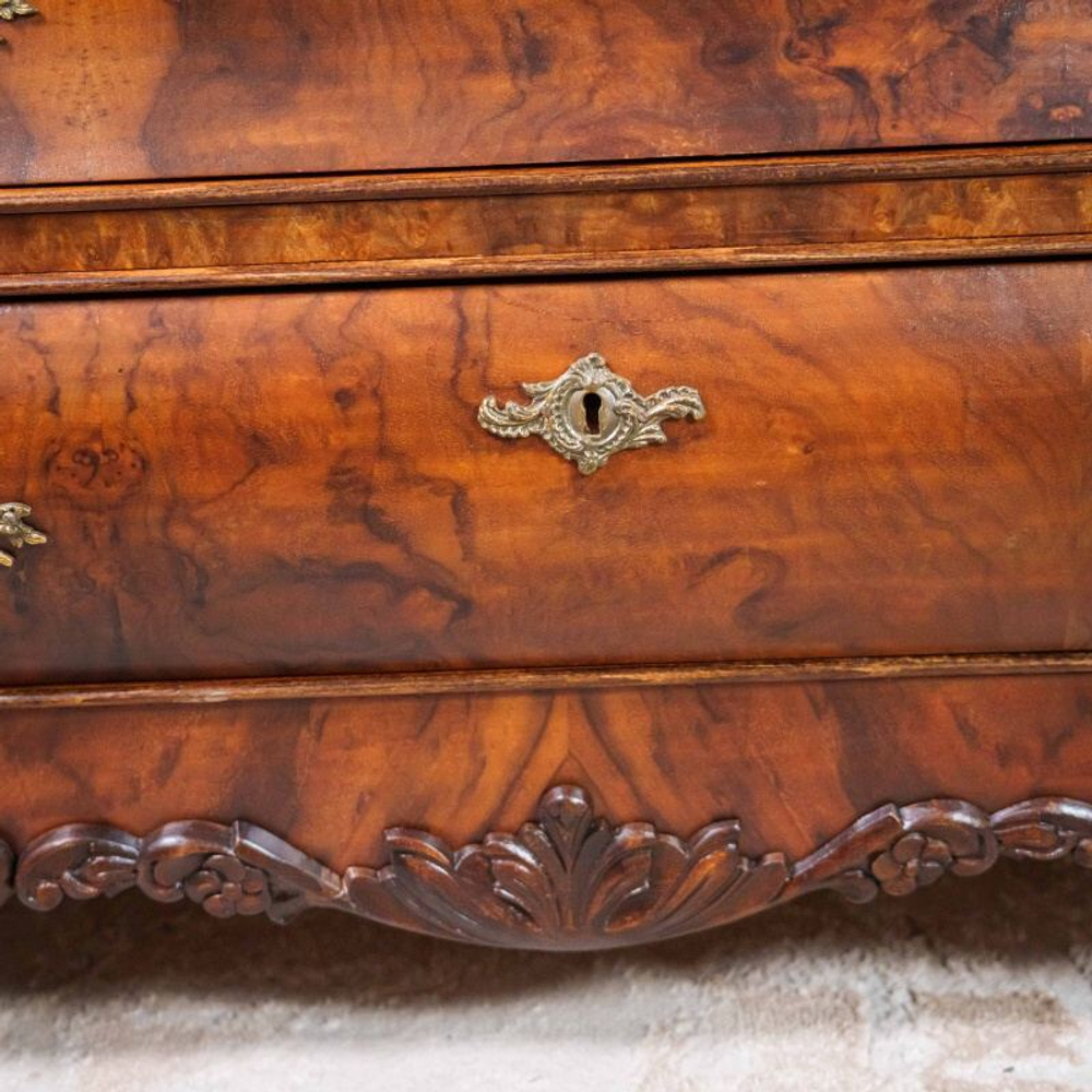 Шкаф — витрина