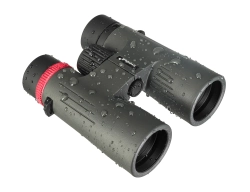 Фотобинокль Levenhuk Kelvin Snap 8x42 вблизи с каплями воды