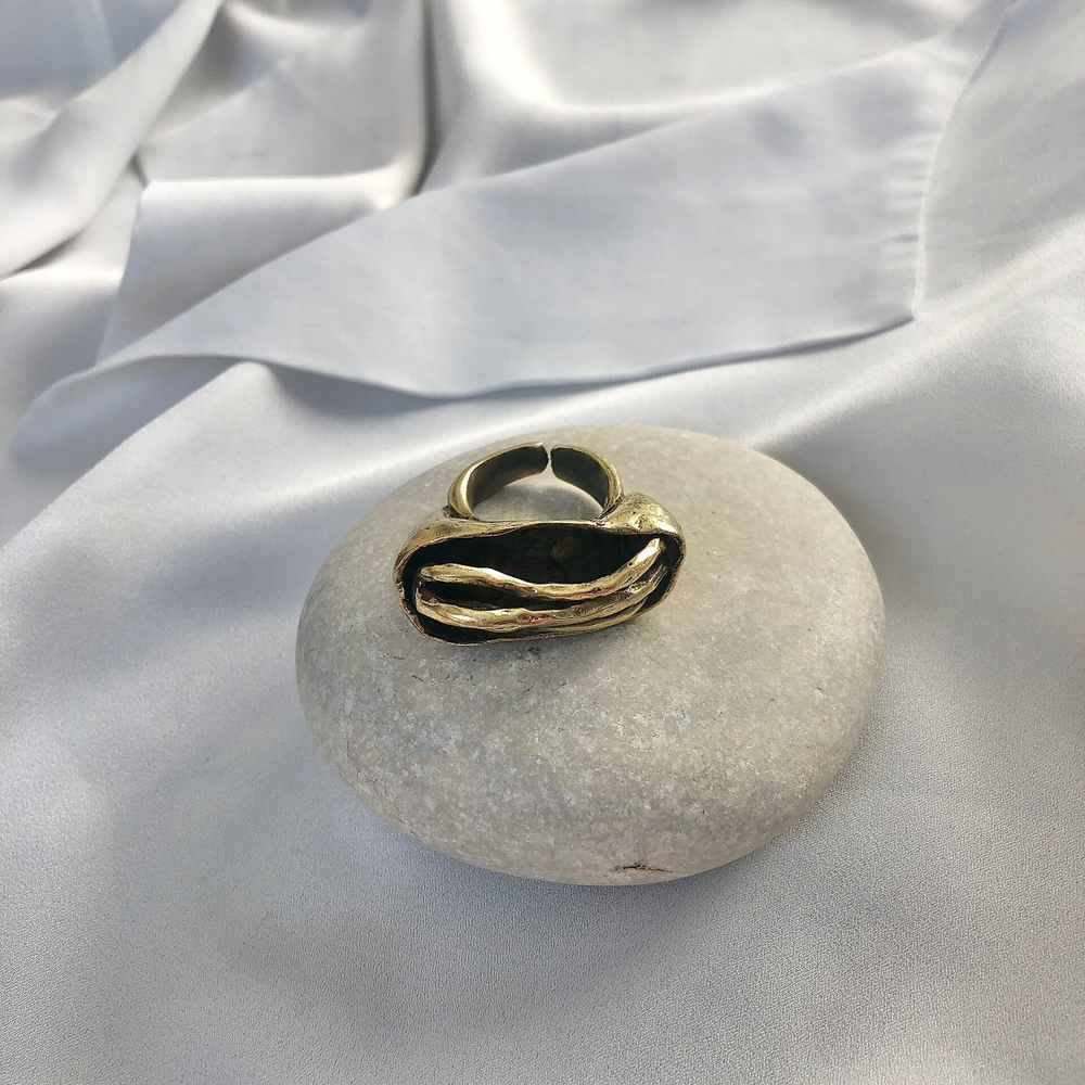 Кольцо бронза поперечный овал с тремя палочками