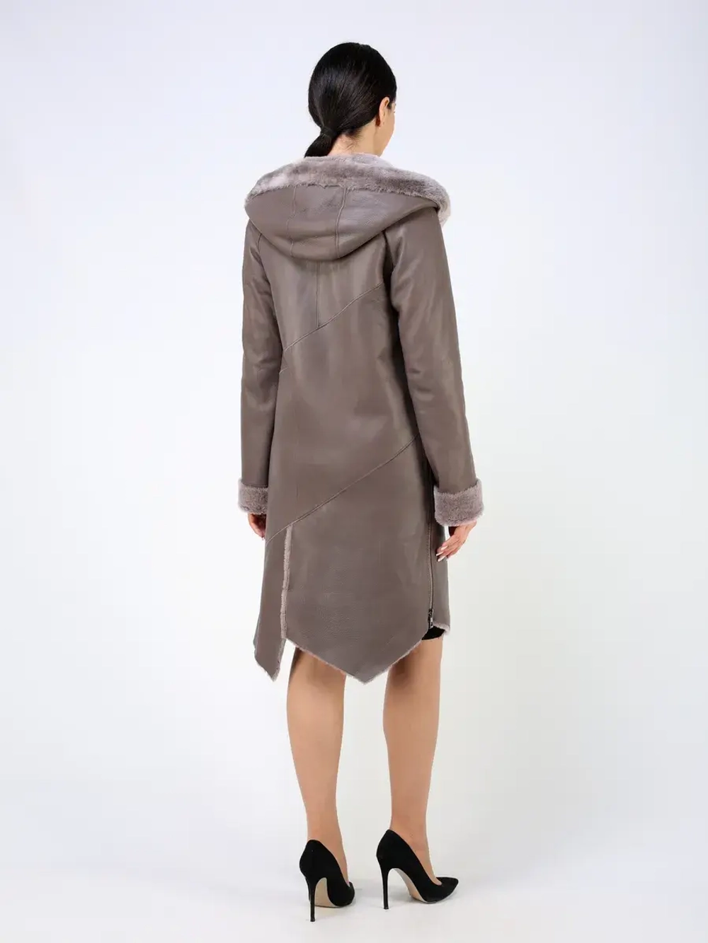 Дубленка зимняя натуральная с капюшоном