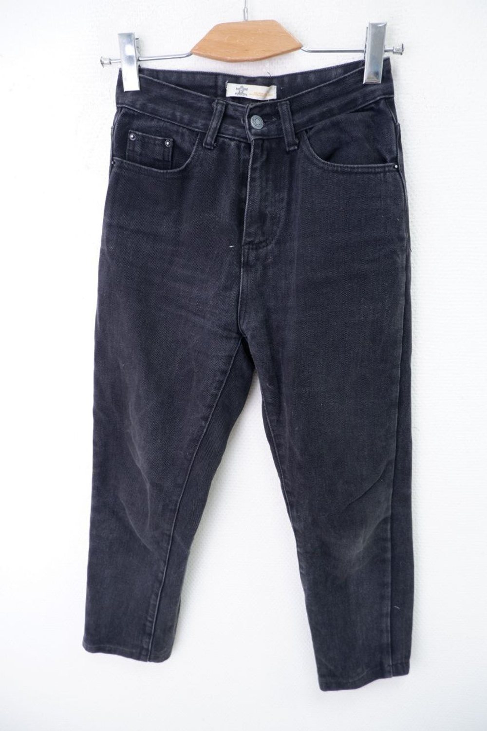 Джинсы темные базовые 44 размер