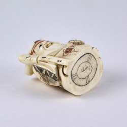 Нэцкэ Дзюродзин с посохом и веером