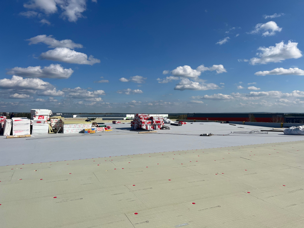 Комплексная поставка материала и монтаж кровли из ПВХ мембраны на пристрой к производственно-складскому комплекс г. Екатеринбург, ул.Черняховского