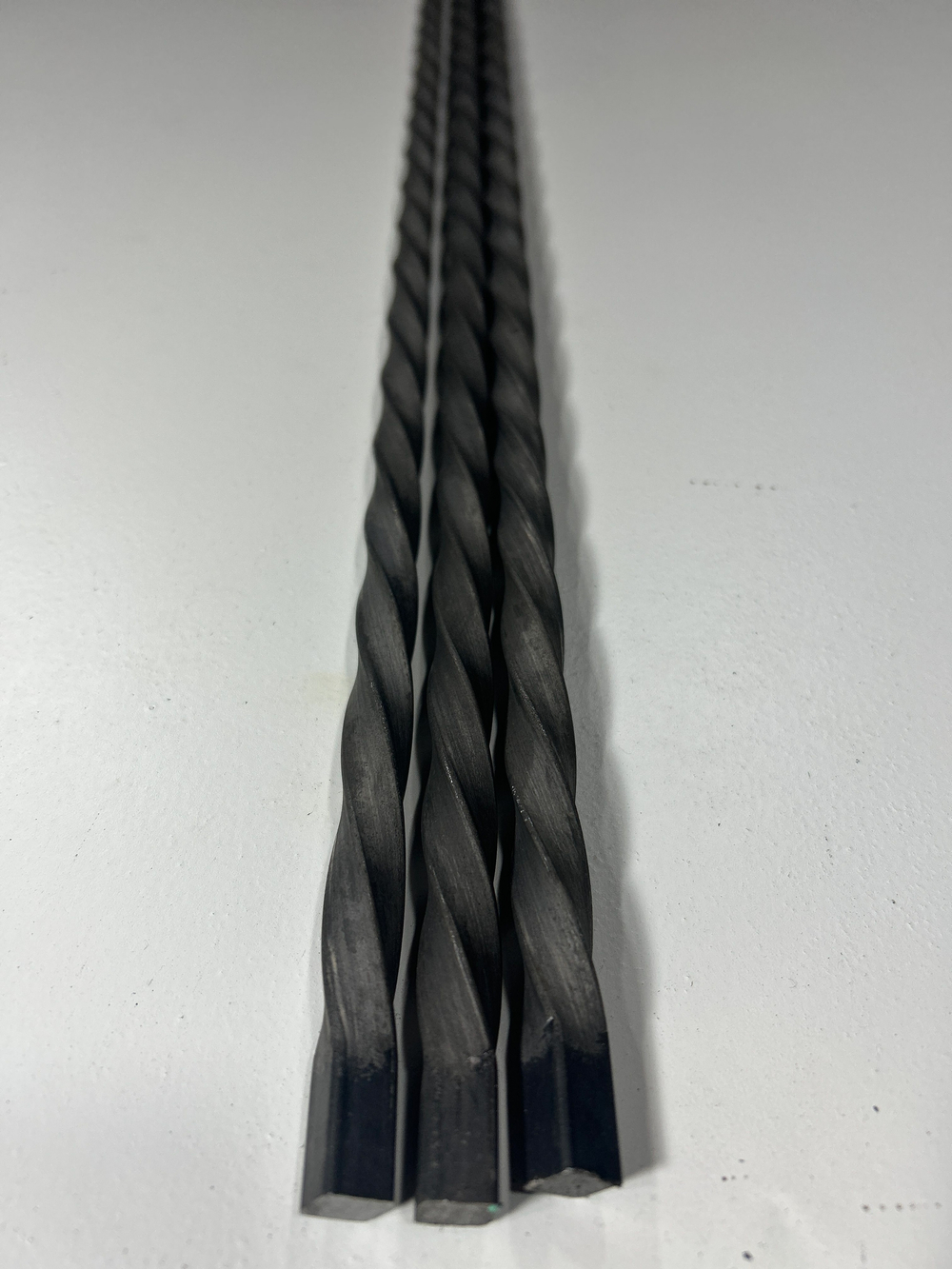 Кованый элемент балясина,торсион 1000мм, витой квадрат полнотелый 10х10мм