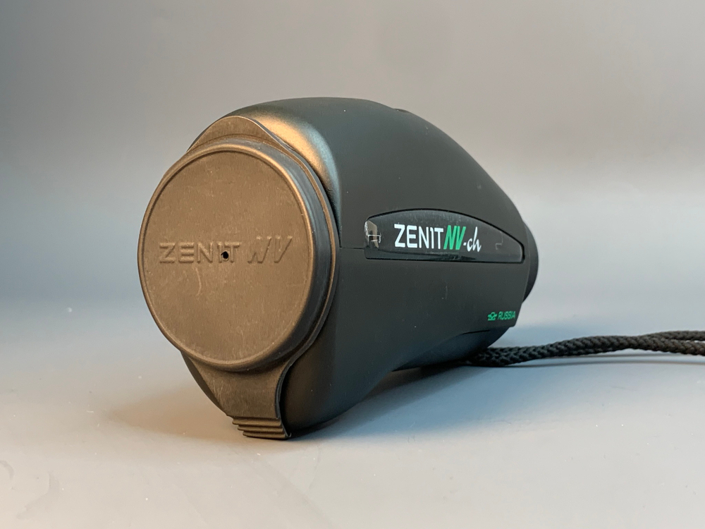 ZENIT NV-ch присутствуют пылинки внутри линзы