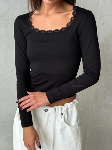 Черный хлопковый лонгслив с кружевом