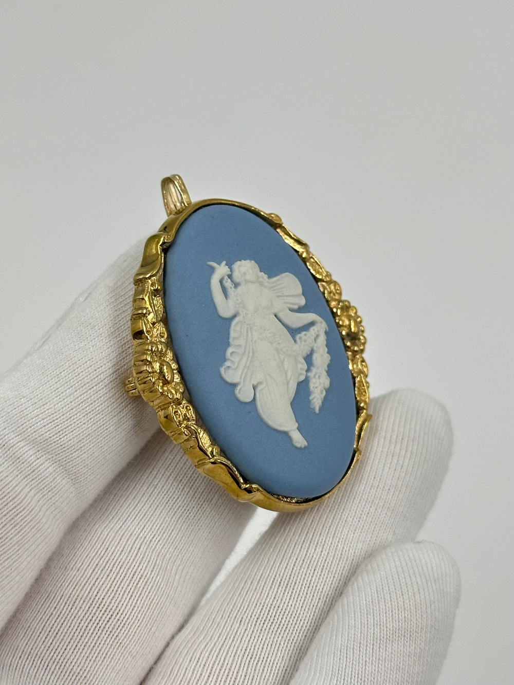 Брошь-кулон Wedgwood голубая