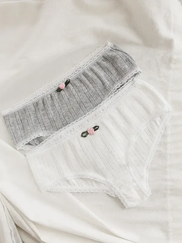 Комплект из 2-х детских трусиков для девочек: белые ажурные трусы и серые трусы из рибаны. 100% хлопок. Бренд Божья Коровка