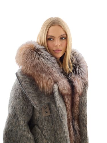 Шоколадный пуховик из шерсти с капюшоном и мехом лисы
