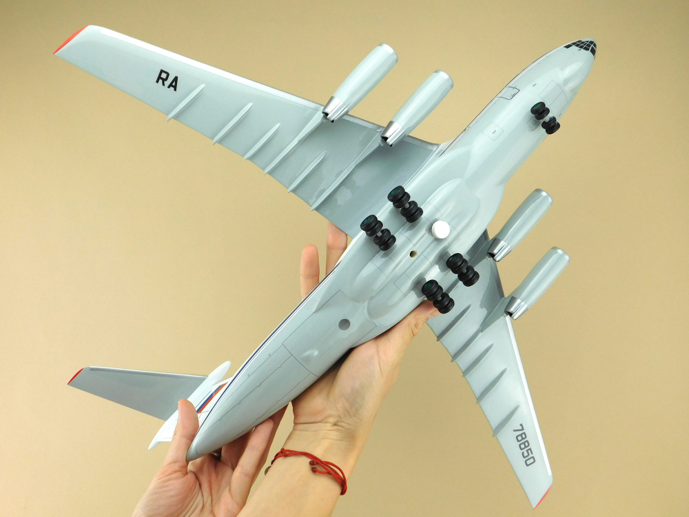 Модель самолета Ил-76МД (М1:100, АЭРОФЛОТ, RA-78850, шасси)