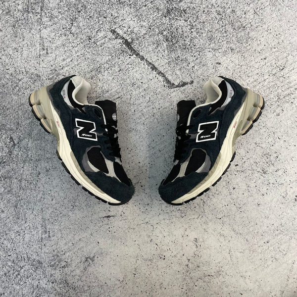 Кроссовки New Balance 2002R black/white