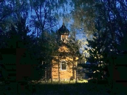 На часовне смонтирована фасадная подсветка