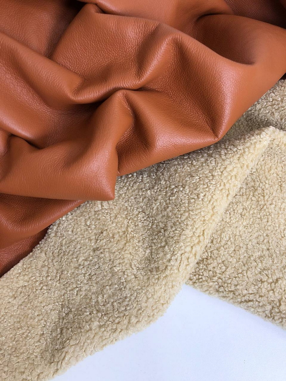 Дубленка однот иск рыжий, мех молочный