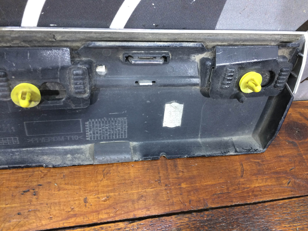 Накладка двери задней левой Volvo XC60 1 13-17 Б/У Оригинал 31333818