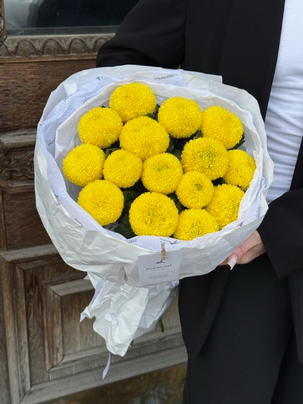 Букет моно из одноголовой хризантемы в желтом оттенке 15 шт