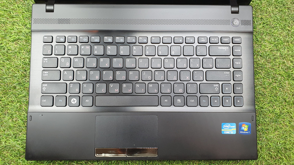 Ноутбук Samsung i3/8 Gb/NP300V4A-A05RU /Windows 10