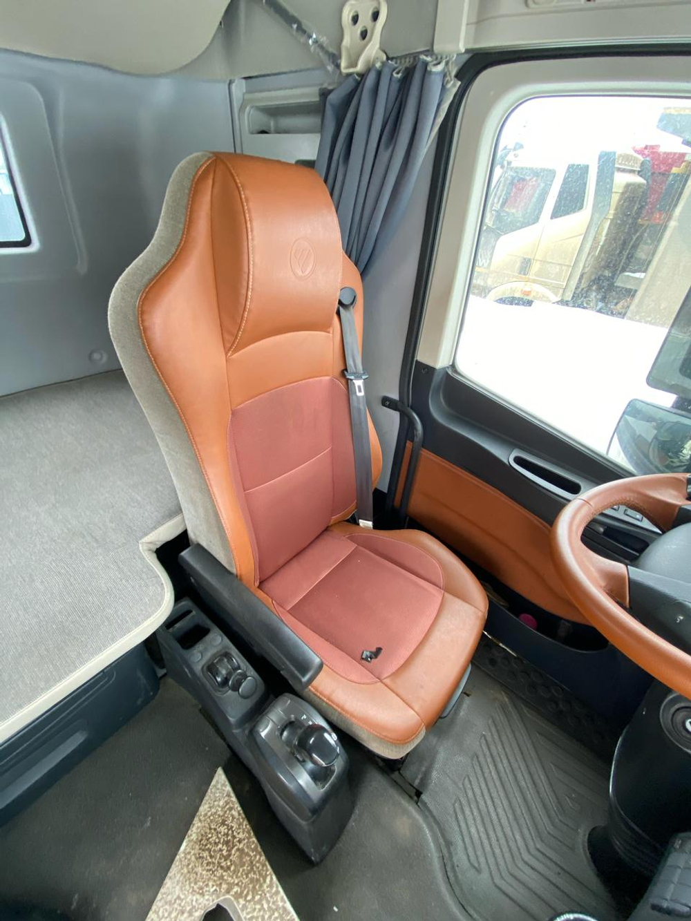 Foton AUMAN 4x2 Седельный тягач EST A 1844 AMT (Дизельный, 11,8 л, АТ, 450 л.с.)