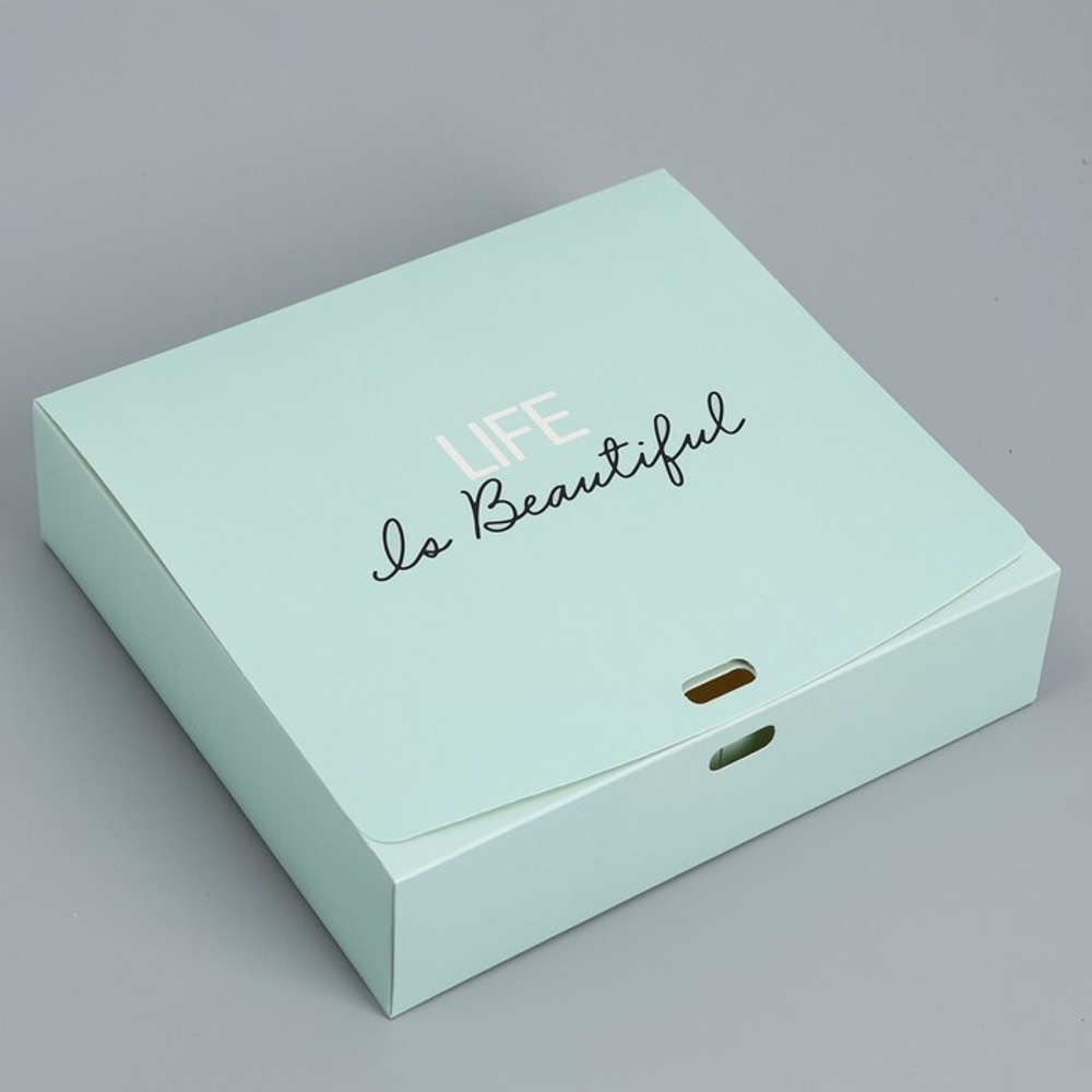 Коробка складная подарочная «Поздравляю», 20 х 18 х 5 см, БЕЗ ЛЕНТЫ