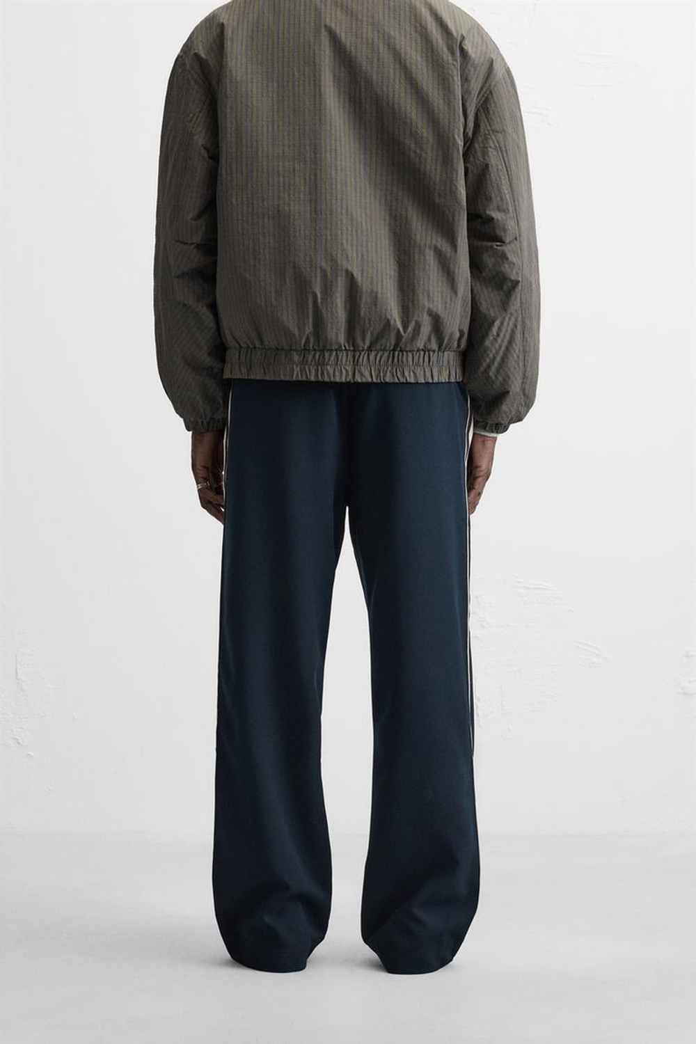 ZARA БРЮКИ ИЗ ВЫСОКОТЕХНОЛОГИЧНОЙ ТКАНИ С ЛАМПАСАМИ, МОРСКОЙ ТЕМНО-СИНИЙ