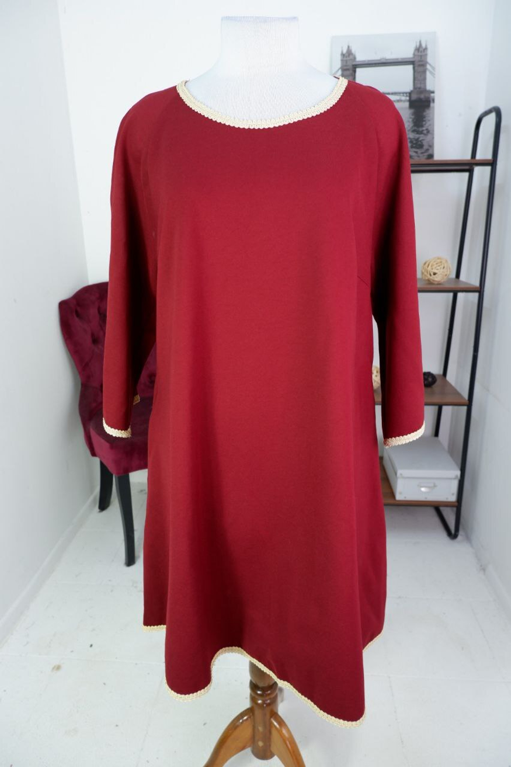 Платье LUCKY MOVE эффектное, из плотной ткани с тесьмой 54 размер, с биркой