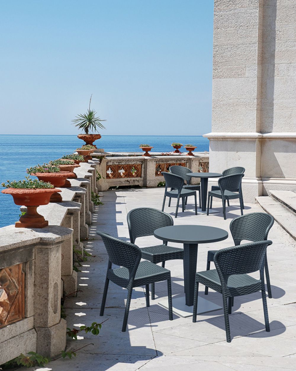 Стул пластиковый плетеный Siesta Contract Daytona, антрацит