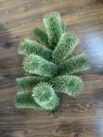 ветка на крючке из лески для уличных елок