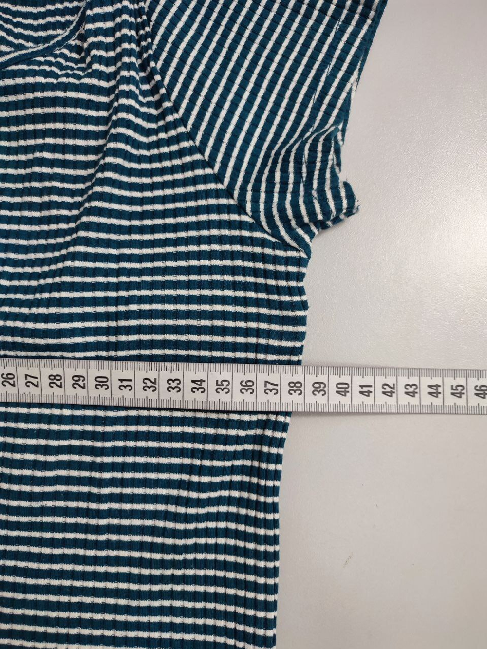 Футболка Clockhouse с открытой спиной 46 размер