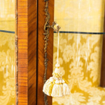 Витрина в дворцовом стиле