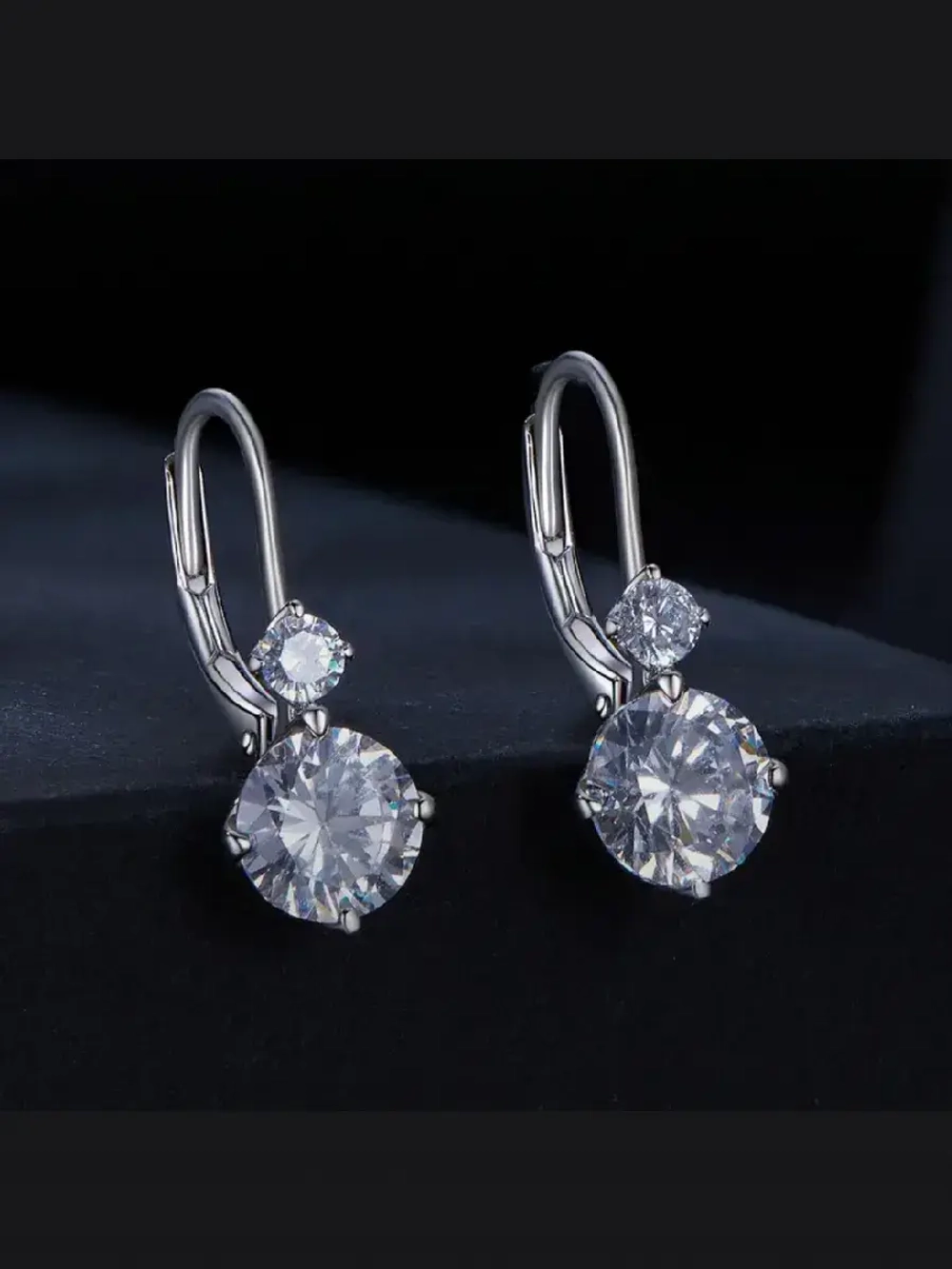 Серьги с муассанитами