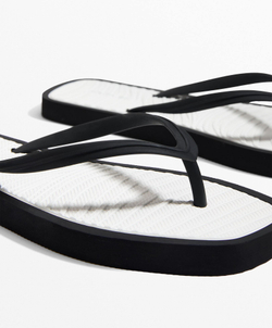 Oysho Пляжные шлепанцы с рельефной подошвой, белый