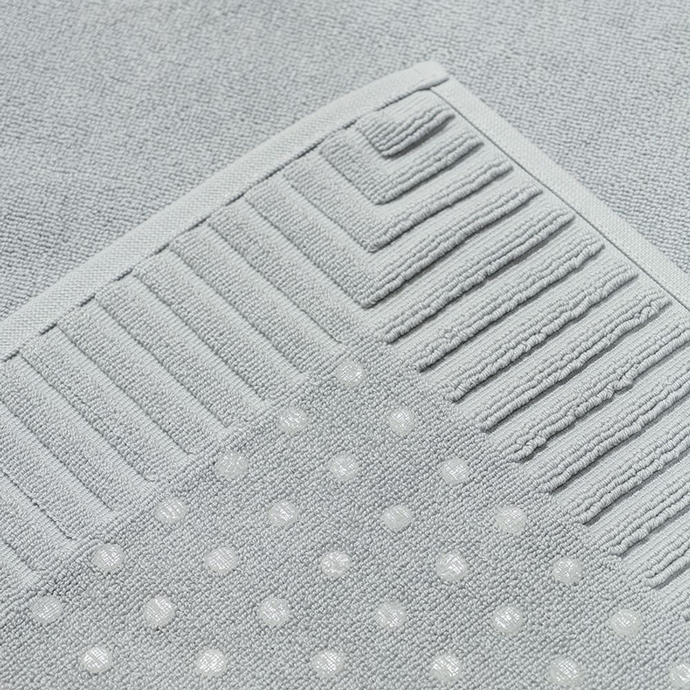 Коврик для ванной с фактурным бортиком светло-серого цвета из коллекции Essential, 50x80 см