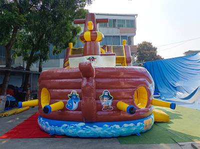 Большой надувной батут-горка "Фрегат-2" 11*5*5 м