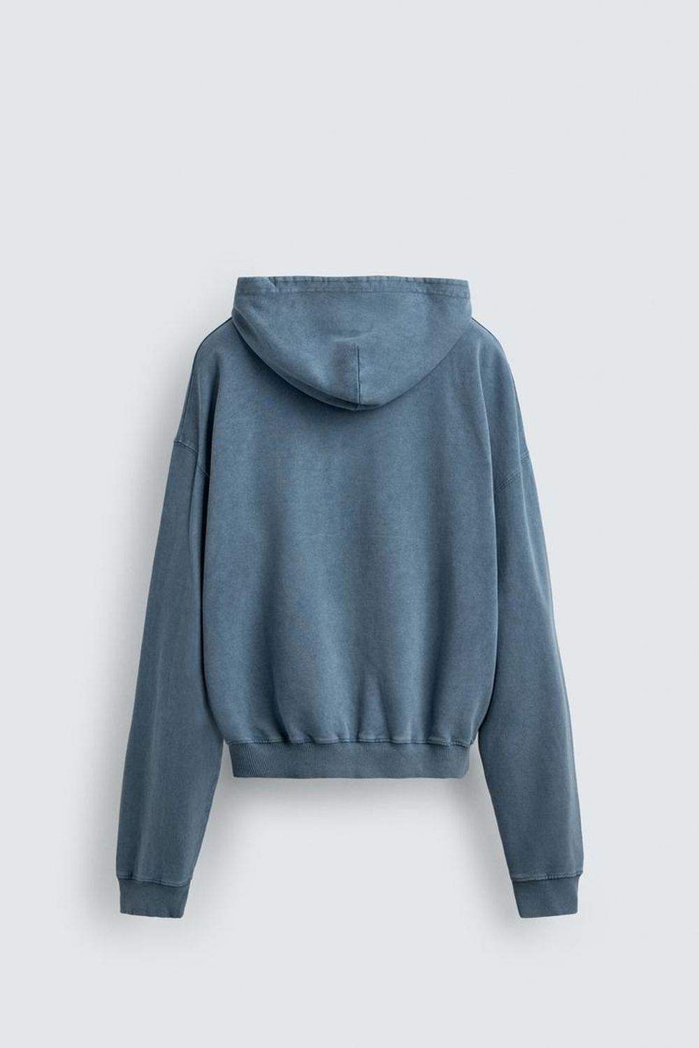 ZARA ТОЛСТОВКА С ЭФФЕКТОМ ПОТЕРТОСТИ С ПРИНТОМ, СИНЕВАТЫЙ