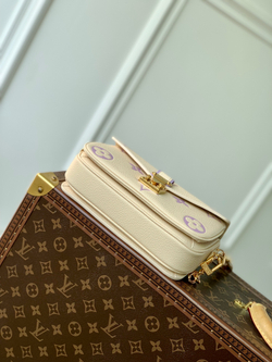 Louis Vuitton Pochette Metis East West